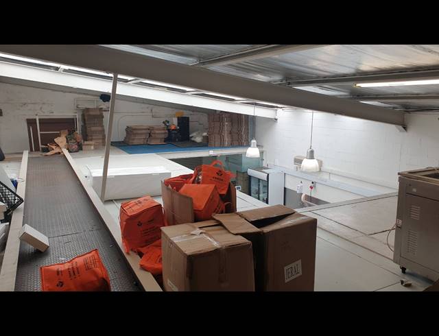172M² FACTORY TO LET IN WOODSTOCK